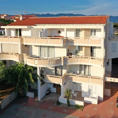 Apartments Tomy Novalja Exterior foto
