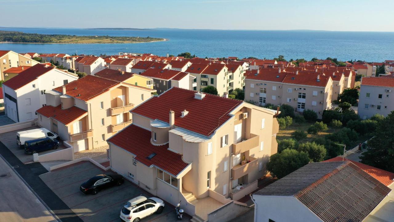 Apartments Tomy Novalja Exterior foto