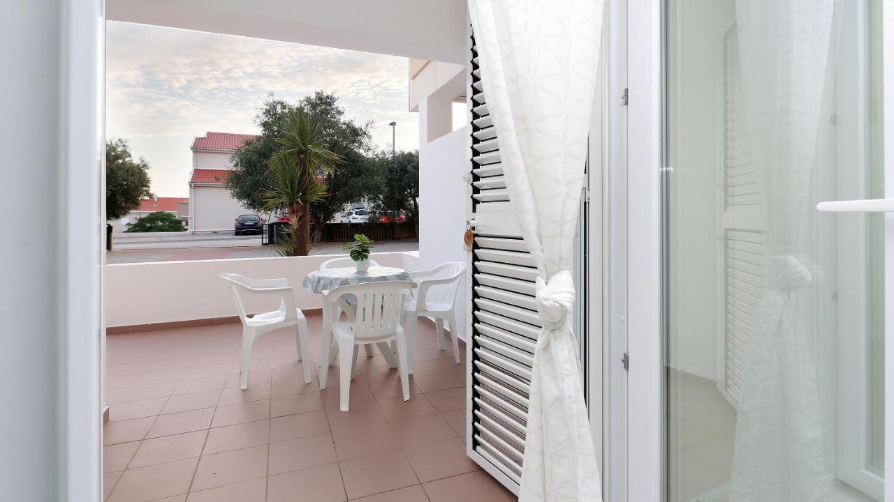 Apartments Tomy Novalja Exterior foto
