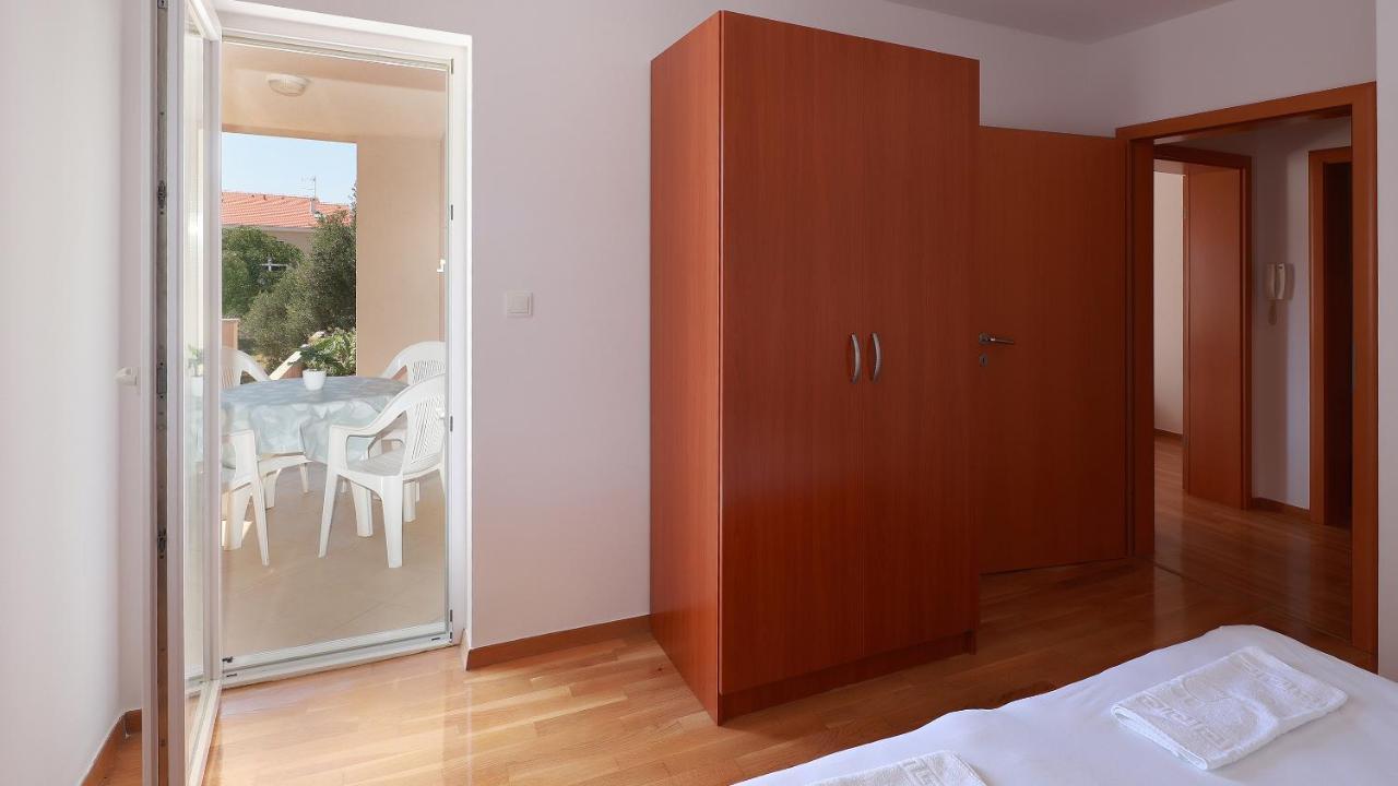 Apartments Tomy Novalja Exterior foto