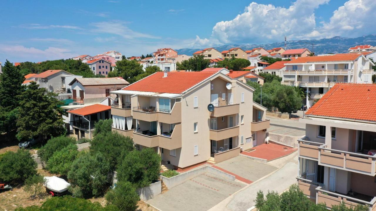 Apartments Tomy Novalja Exterior foto