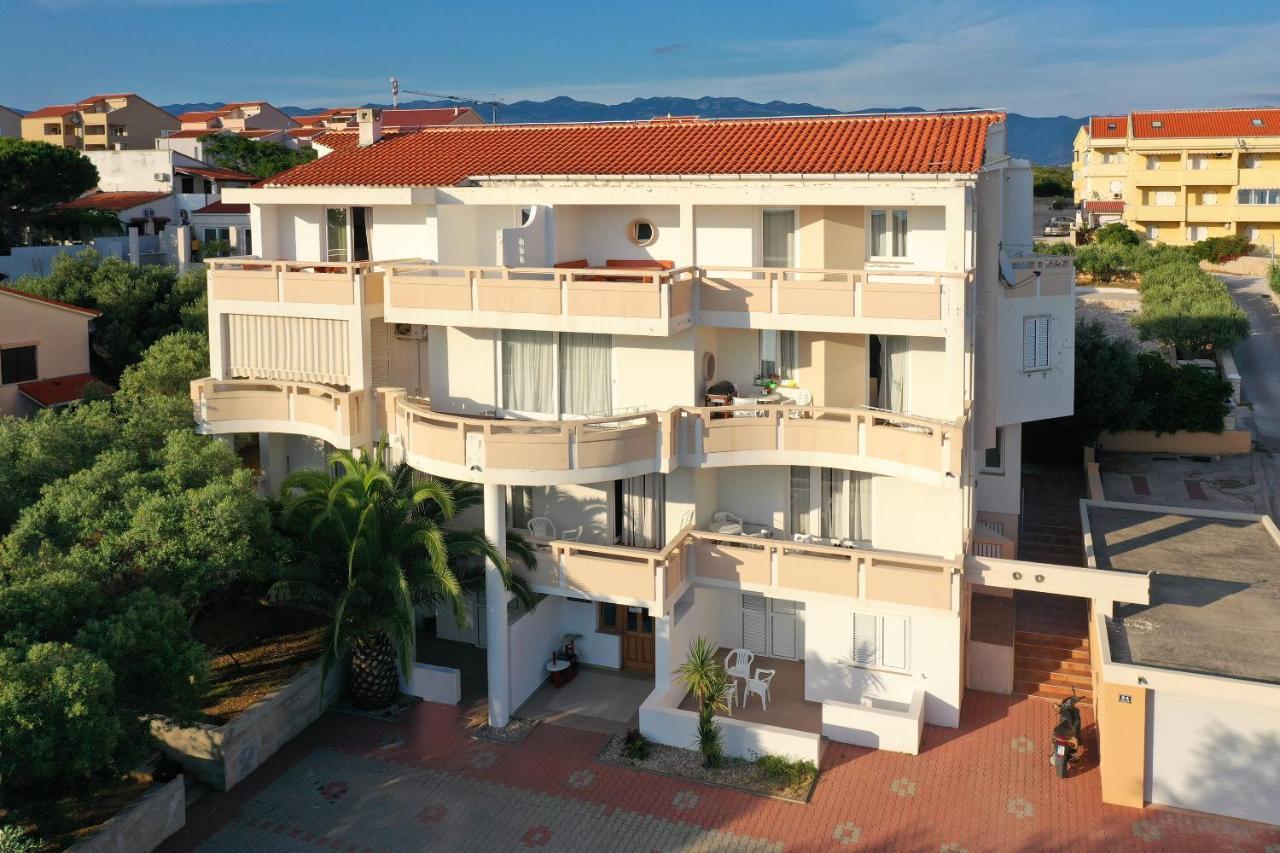 Apartments Tomy Novalja Exterior foto